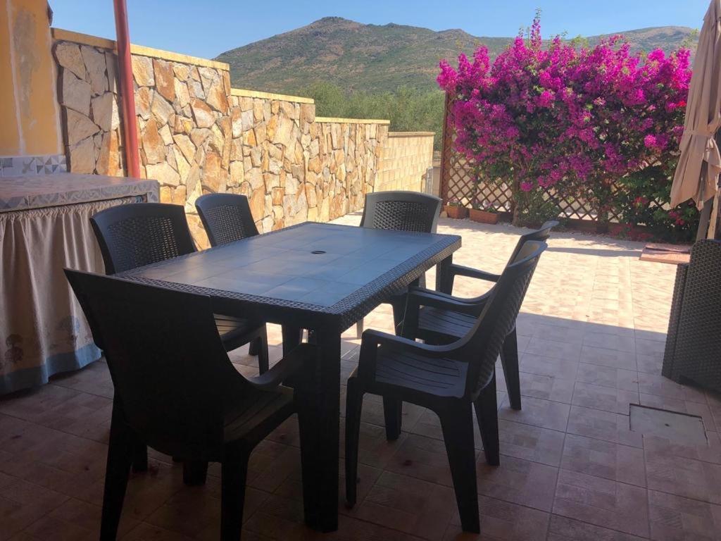 B&B Il Mirto Bianco San Giovanni Suergiu Luaran gambar